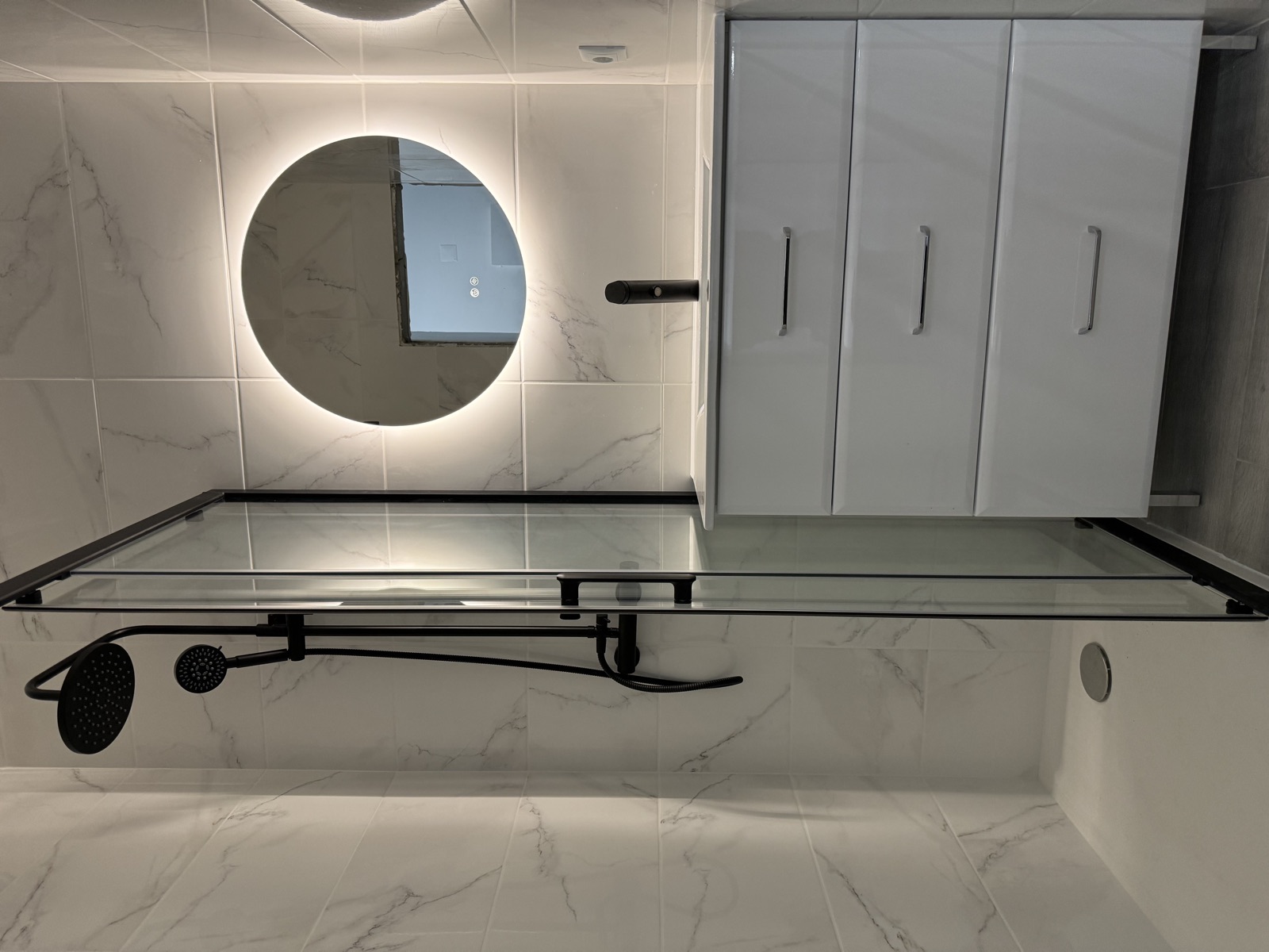 Duche com base nova e espelho retroiluminado — Seixal